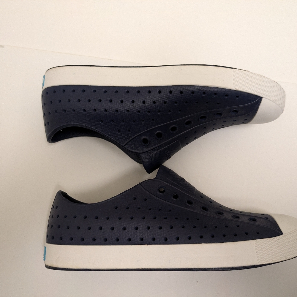 Native Womens Shoes Sneakers Black Waterproof Slip On SIZE 10